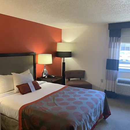 Hotel Ramada By Wyndham Marquette Exterior foto