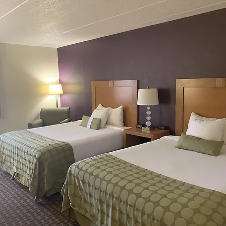 Hotel Ramada By Wyndham Marquette Exterior foto