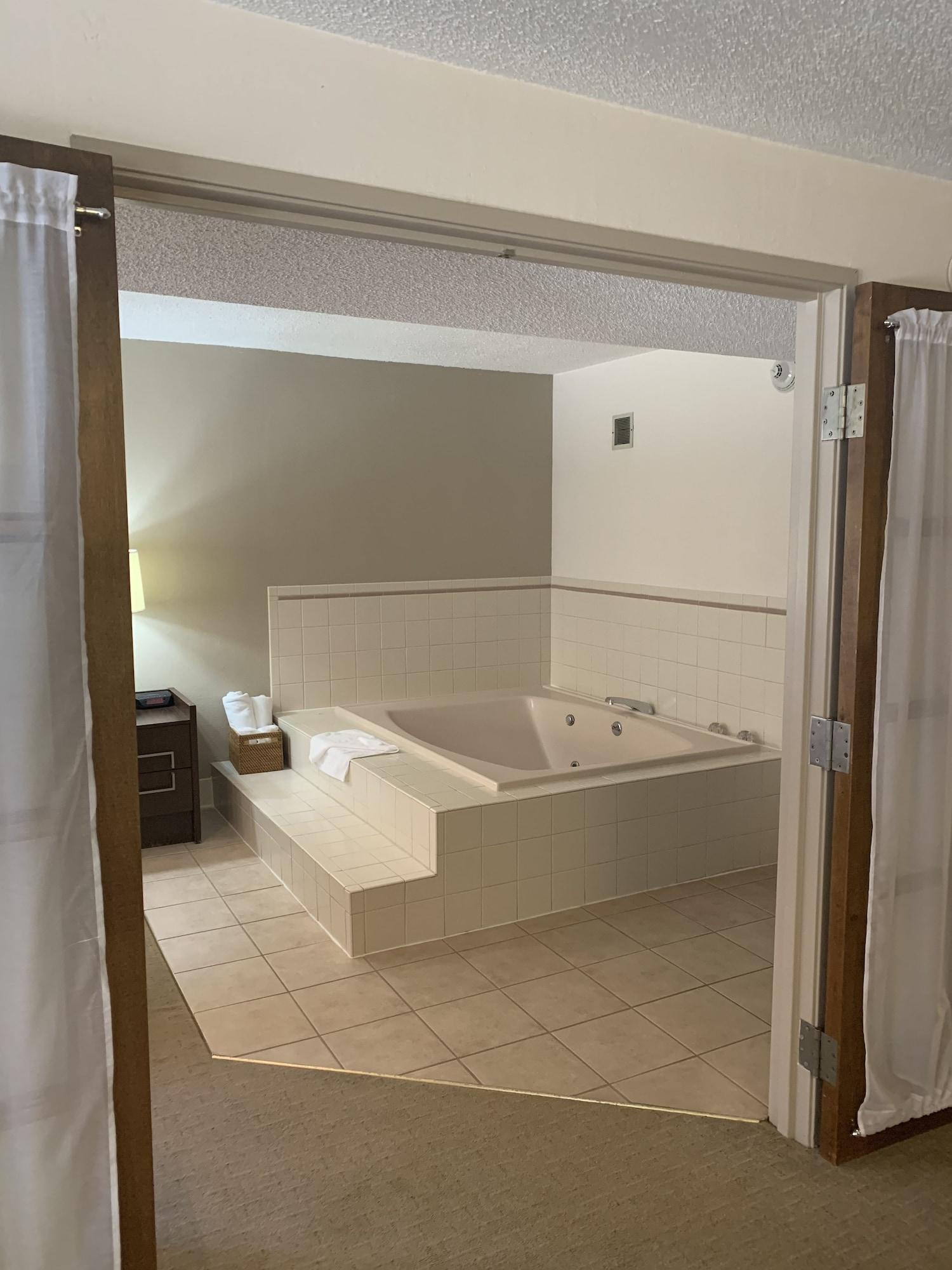 Ramada By Wyndham Hotel Marquette