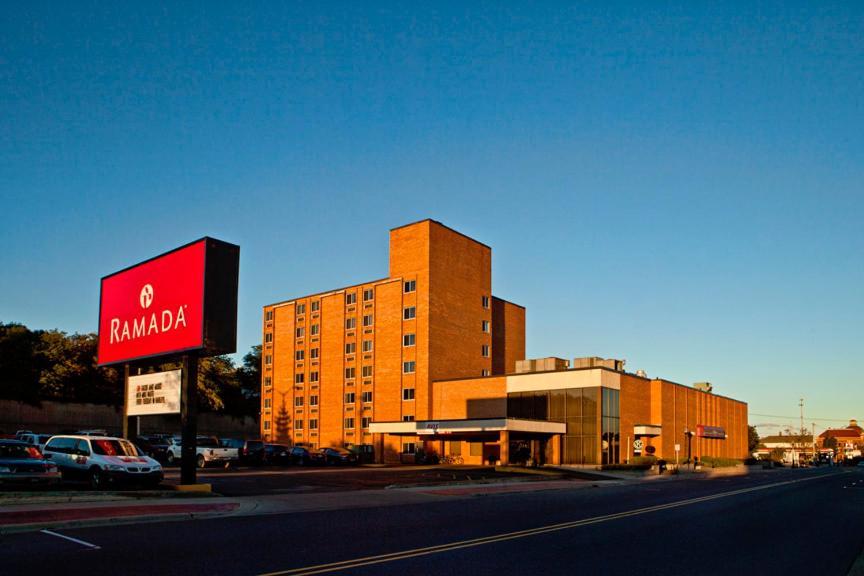 Hotel Ramada By Wyndham Marquette
