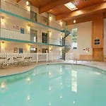 Ramada By Wyndham Marquette 
