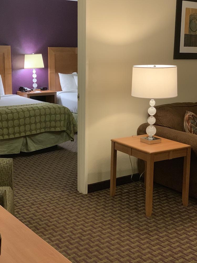 Ramada By Wyndham Marquette