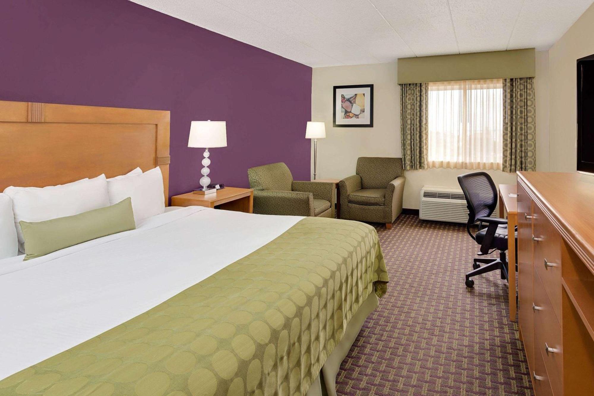Ramada By Wyndham 3*
