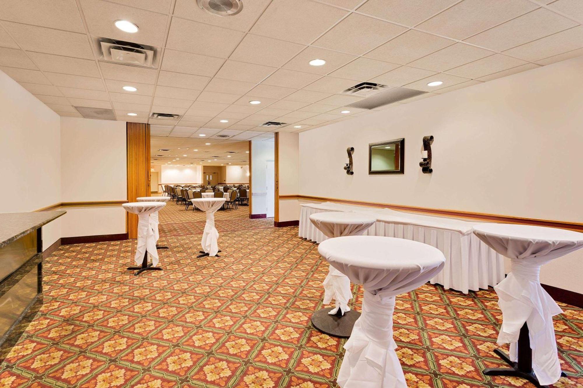 Ramada By Wyndham Marquette