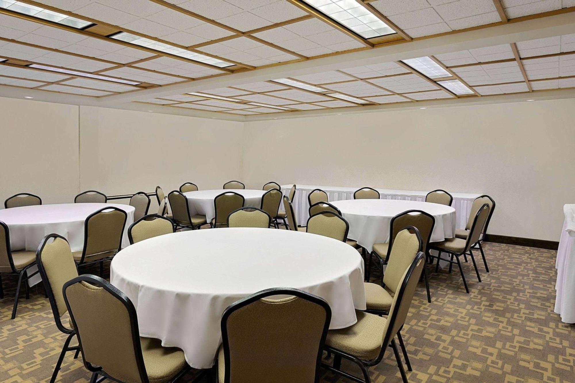 Ramada By Wyndham Hotel 3*