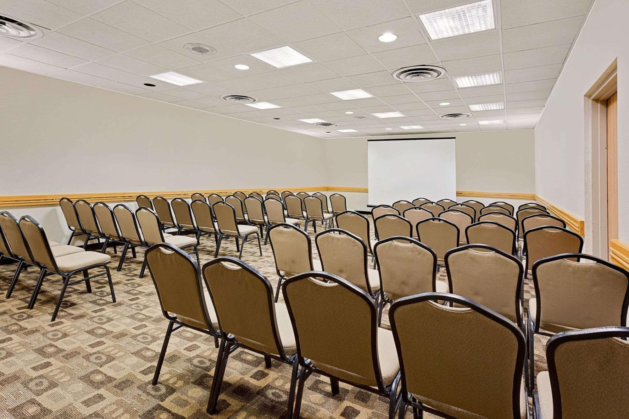 Hotel Ramada By Wyndham Marquette