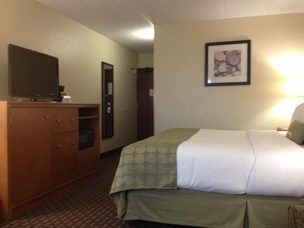 Hotel Ramada By Wyndham Marquette